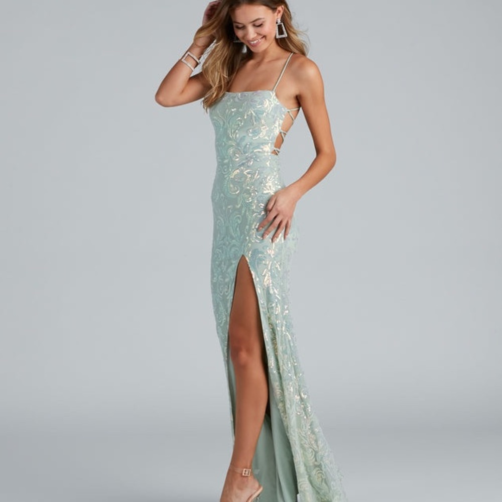 Windsor Edlyn Sequin Laceup Mermaid Formal Dress